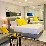 Sukhumvit13 Luxury Suite